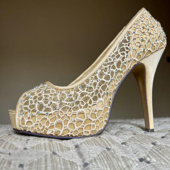 Lady Couture Ivy Peep Toe Gold Lace Mesh Stiletto Heels NIB Women’s EU 39 US 8 - Picture 2 of 16